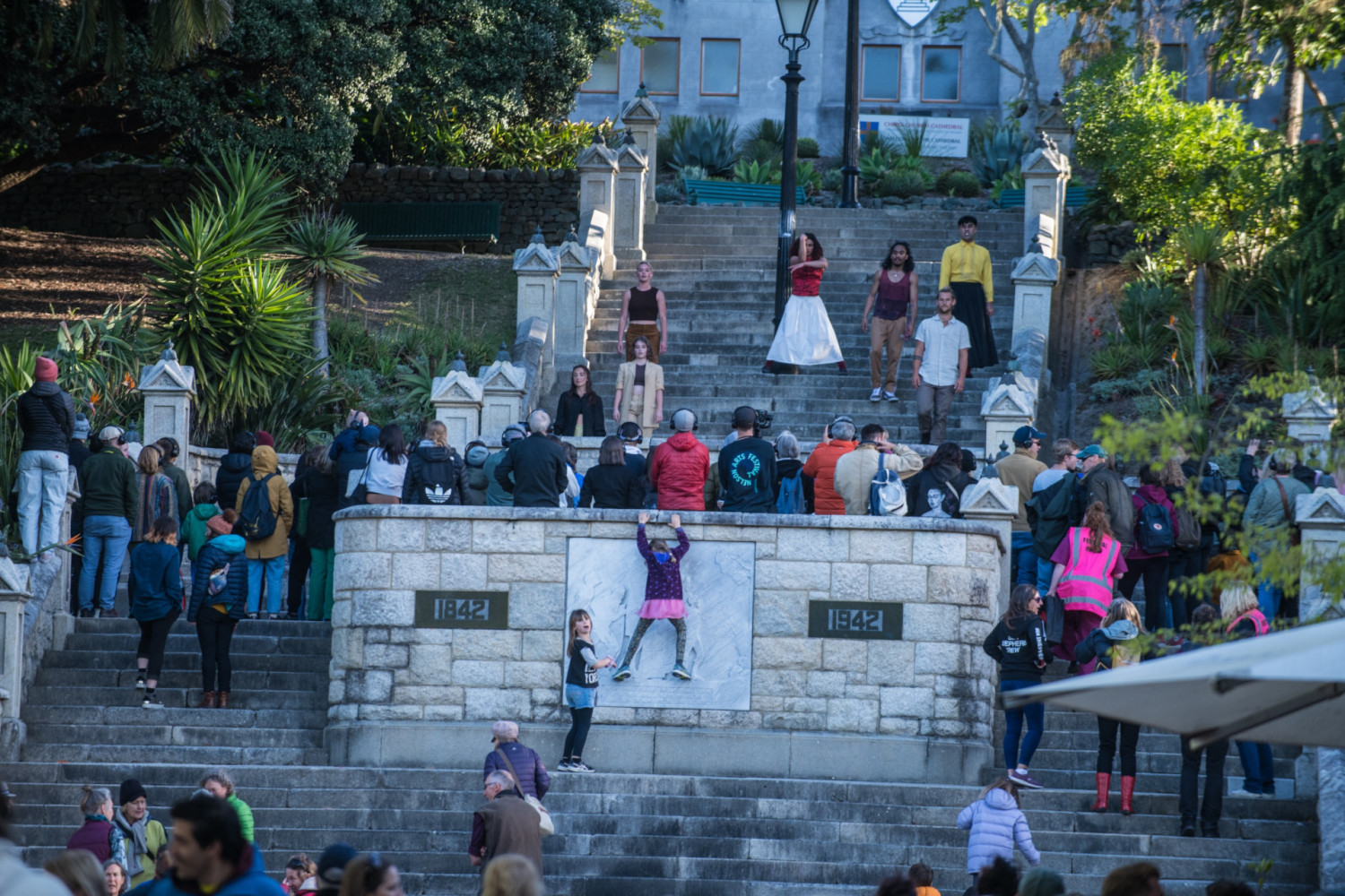 Nelson Arts festival on church steps 2023